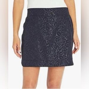 Orvis Embossed Black Rose Pull On Travel Skort